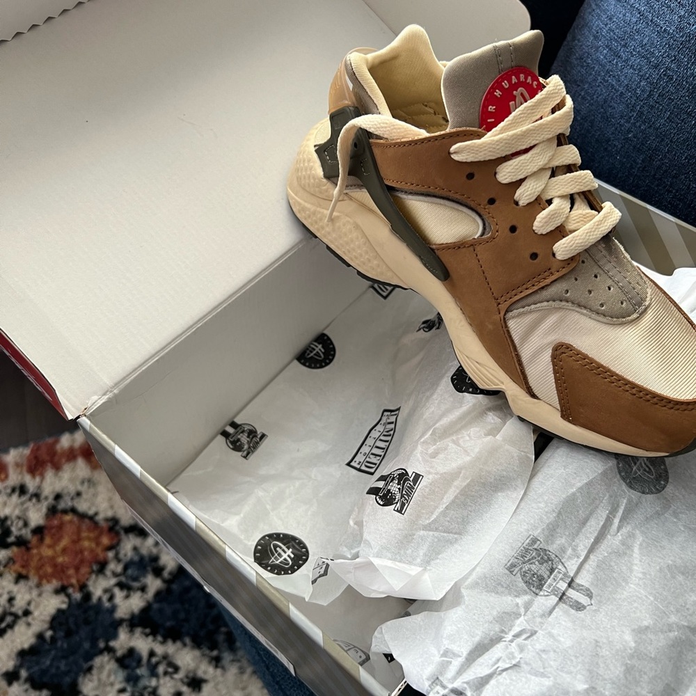 Nike Huarache LE - Desert Oak - Picture 2 of 9